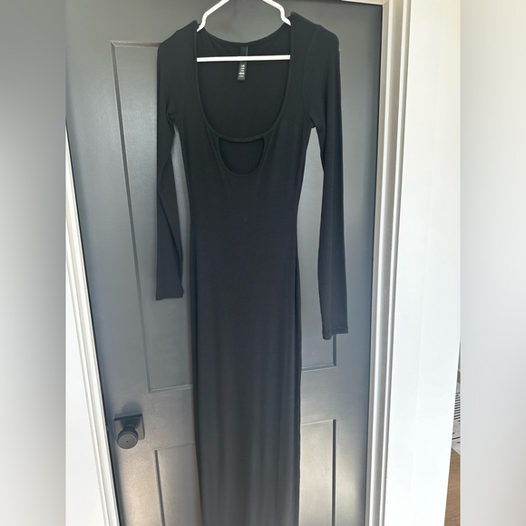 SKIMS Dresses & Skirts - SKIMS Soft Lounge Long Sleeve Keyhole Maci Dress Black Medium